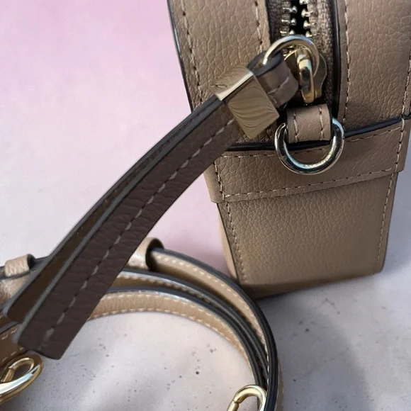 Henri Bendel Pebbled Leather Camera Crossbody Bag Beige Neutral Gold Hardware - Picture 6 of 12